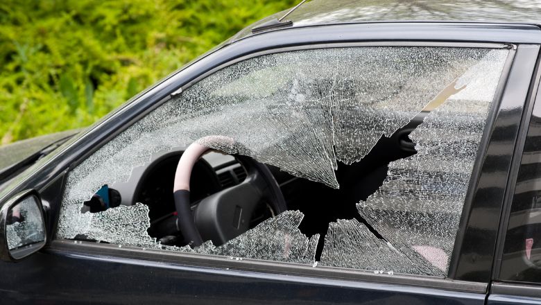 Vitres cassées d'une voiture : comment être indemnisé ? 