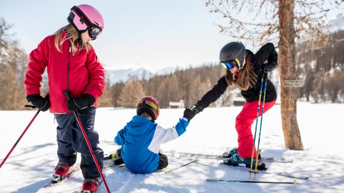 Image de 3 enfants au ski